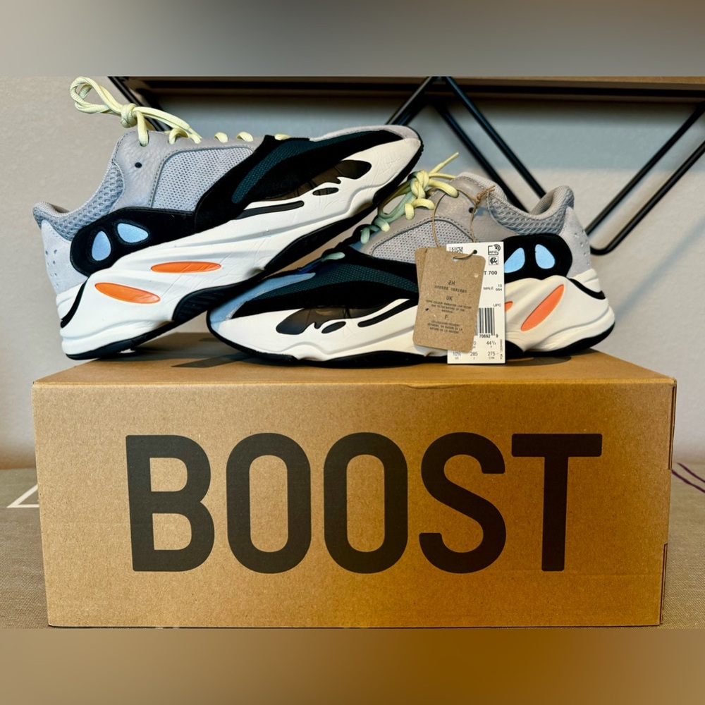 YEEZY BOOST 700